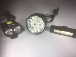 Cykellygter MTB Lygte Sæt MTB 10.000 Mega Sæt - 2 MTB Lygter, Ekstra Batteri Og Baglygte - Cykelstellet