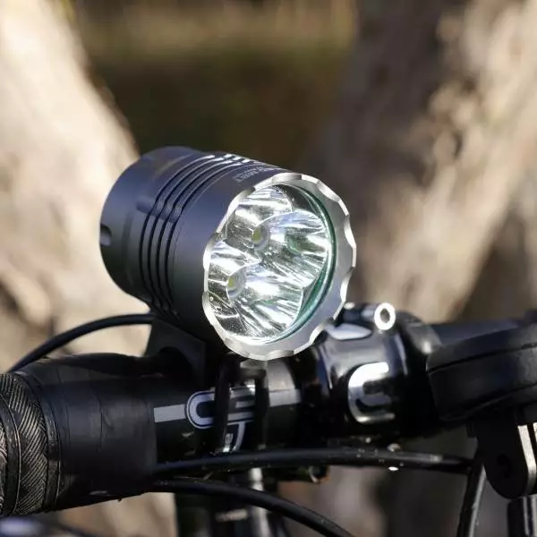 Cykellygter MTB Lygte Sæt Med UltraLED 12.000 & 2.000 - Lygter, Batterier, Lader Og Beslag. - Cykelstellet 3 Cykellygter MTB Lygte Sæt Med UltraLED 12.000 & 2.000 - Lygter, Batterier, Lader Og Beslag. - Cykelstellet